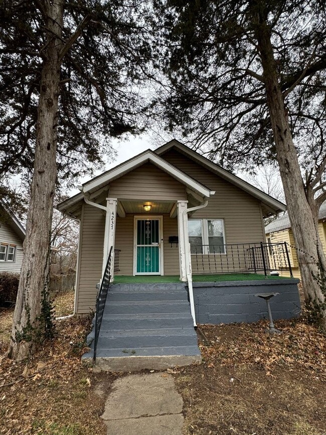 Building Photo - Coming Soon: 3 Bedroom Home Near Zoo & Parks!