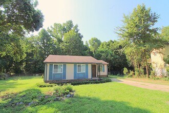 Building Photo - Charming 2 Bedroom, 1 Bath Home on Quiet C...