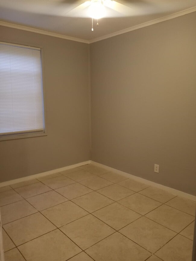 Building Photo - 522 W 3rd St