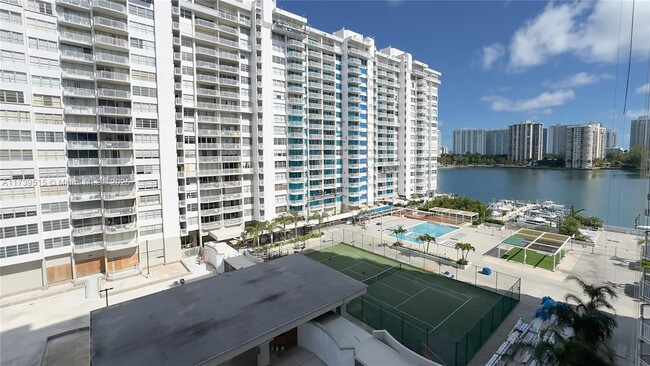 Building Photo - 18031 Biscayne Blvd