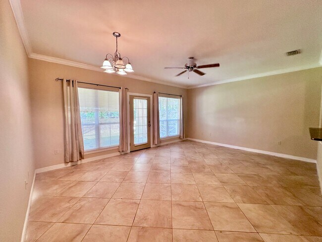 Building Photo - 50% OFF 1ST MONTH RENT ----- Adorable 3B/2.5B Unfurnished Townhome located in Twin Lakes Neighbor...