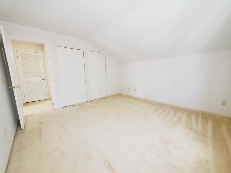 Building Photo - 180 5th St