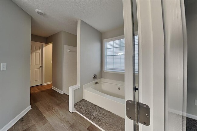 Building Photo - 3206 Claybrooke Dr NE