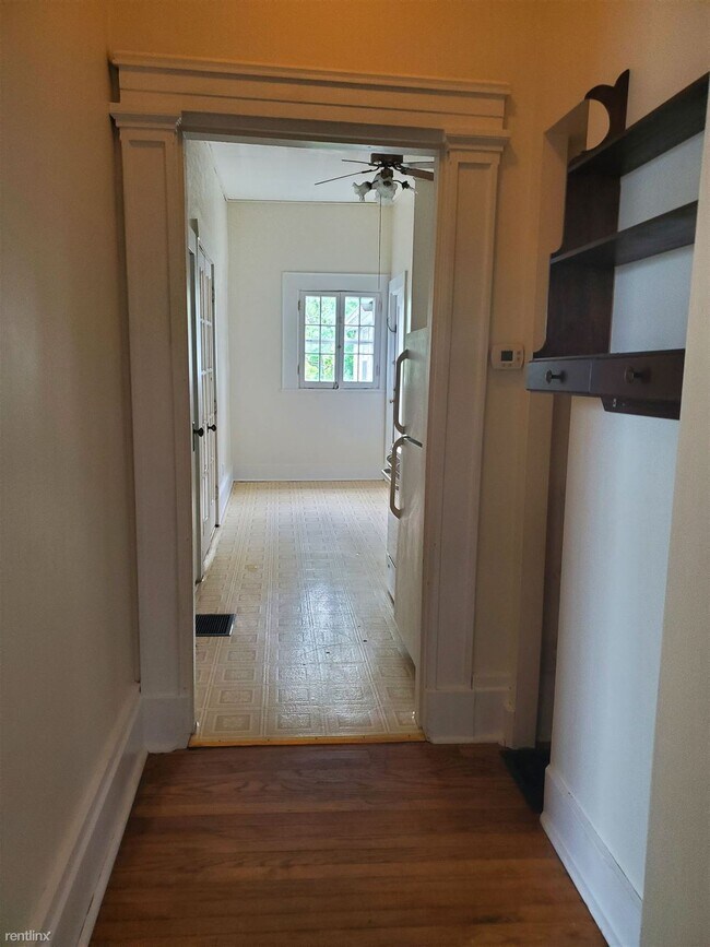 Building Photo - 1 br, 1 bath  - 112 S 5th St Apt 4 #4