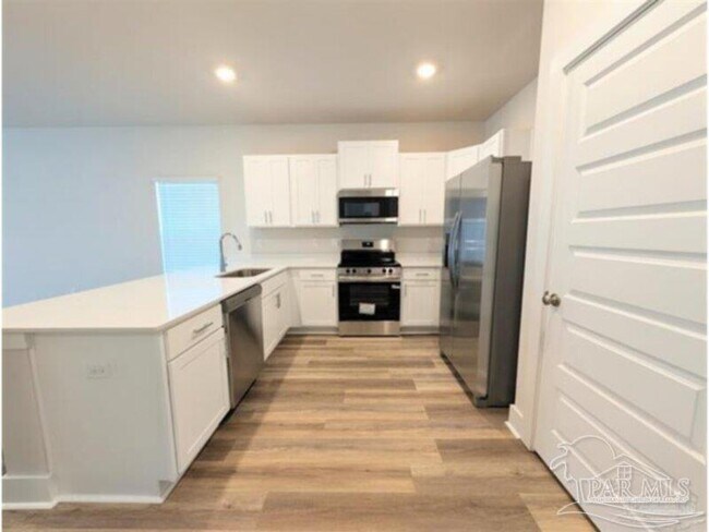 Building Photo - 9907 Starling Dr