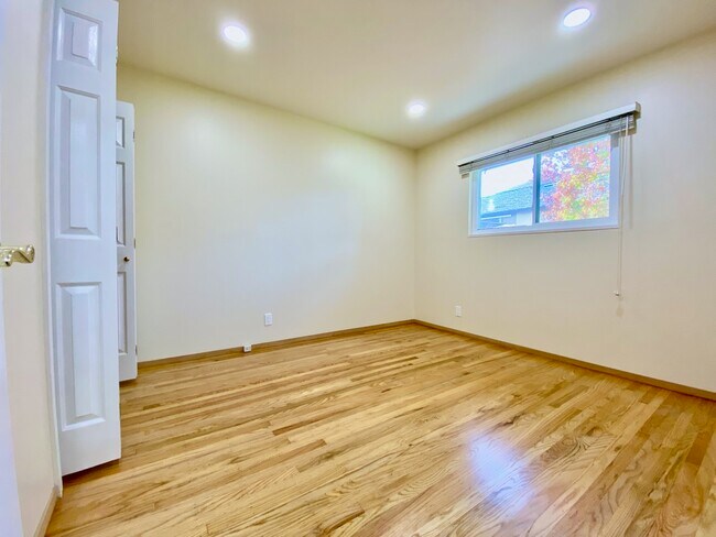 Building Photo - 5025 Carm Ave