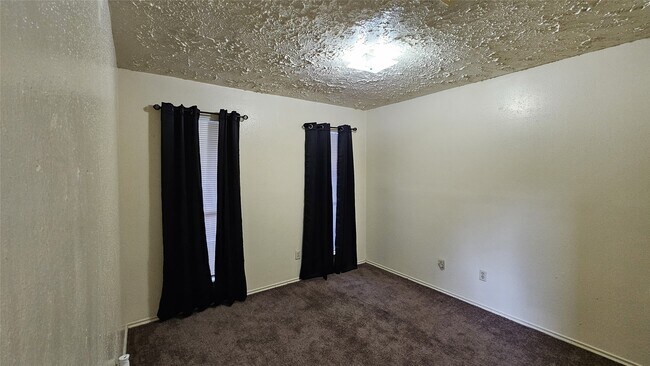 Building Photo - 8731 Croteau Dr