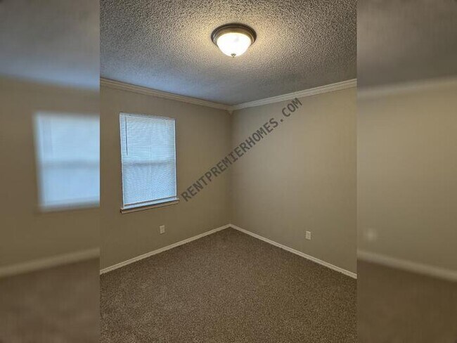 Building Photo - 2111 Pattywood Dr