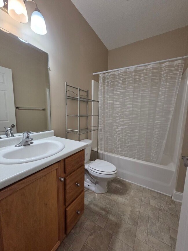 Building Photo - 1174 Buchanan Loop