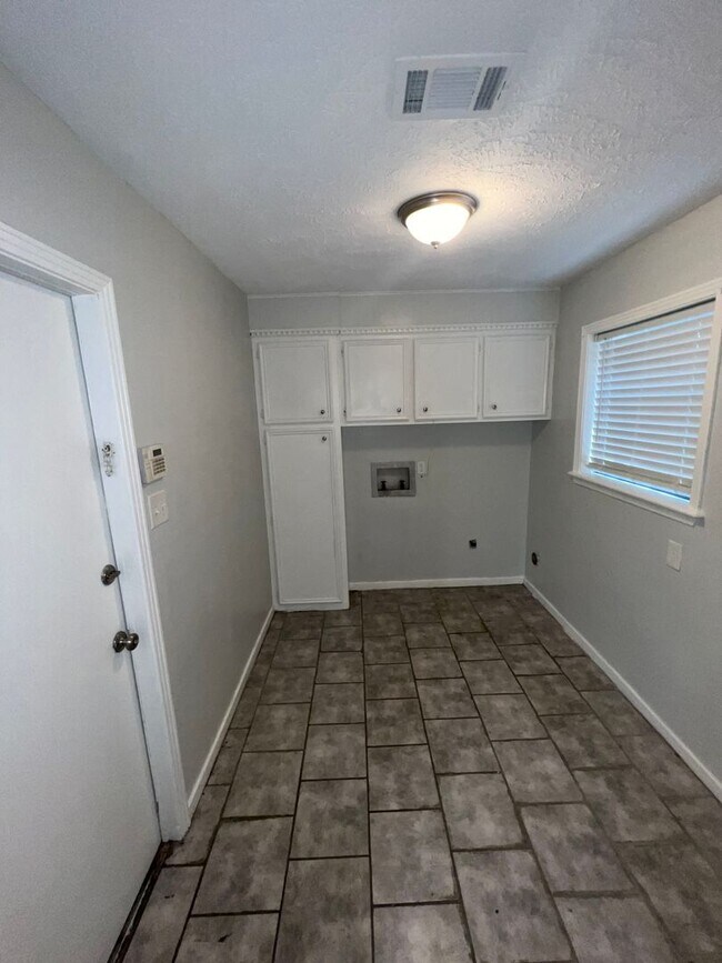Building Photo - 1426 Tracewood Dr
