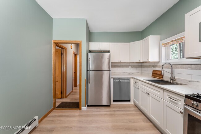 Building Photo - 656 Boulevard