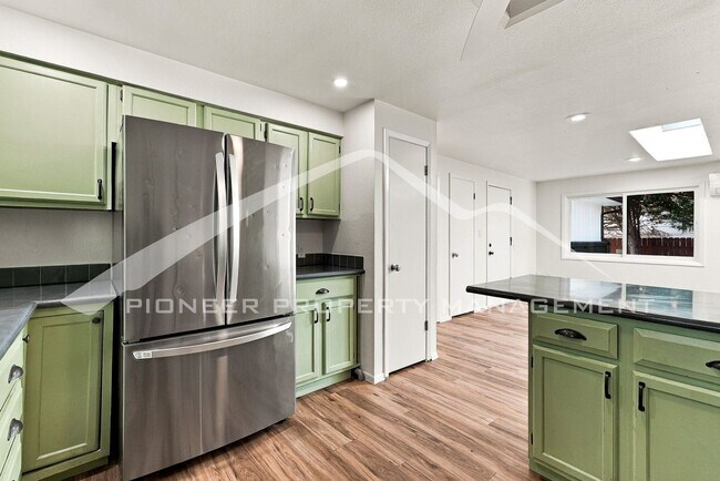 Building Photo - 648 Buchanan Ln