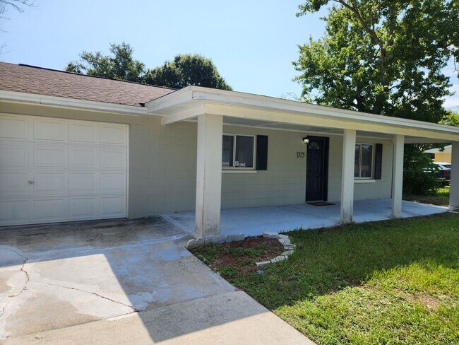 Building Photo - Fully updated 3-bedroom, 2-bath home