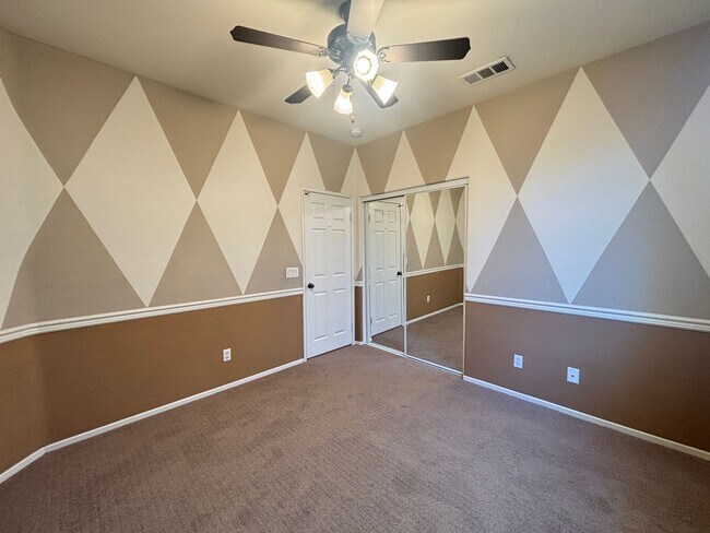 Building Photo - Upgraded West Lancaster Home