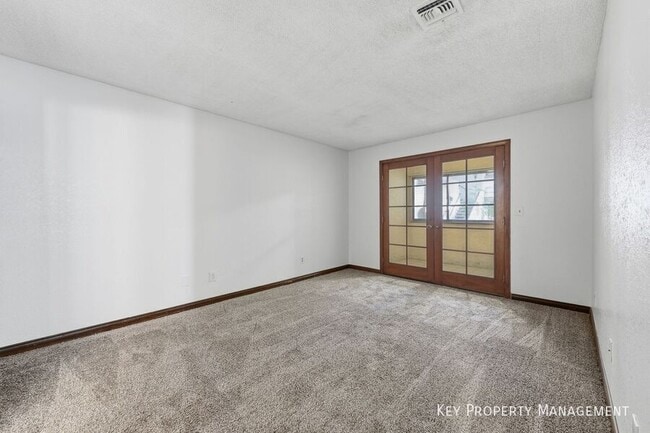 Building Photo - 1418 Santa Margarita St