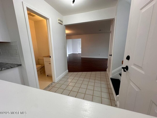 Building Photo - 7 Lazarus Dr