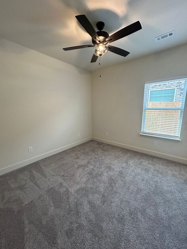 Building Photo - Spacious 4 Bed, 2.5 Bath Home in Pea Ridge!