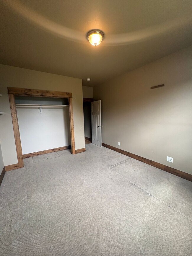 Building Photo - 3114 Madrona Ln