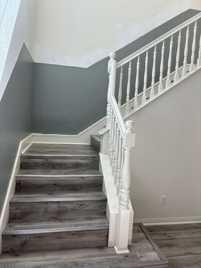 Building Photo - Beautiful 3-Bedroom, 2.5 bath in the  Glen...