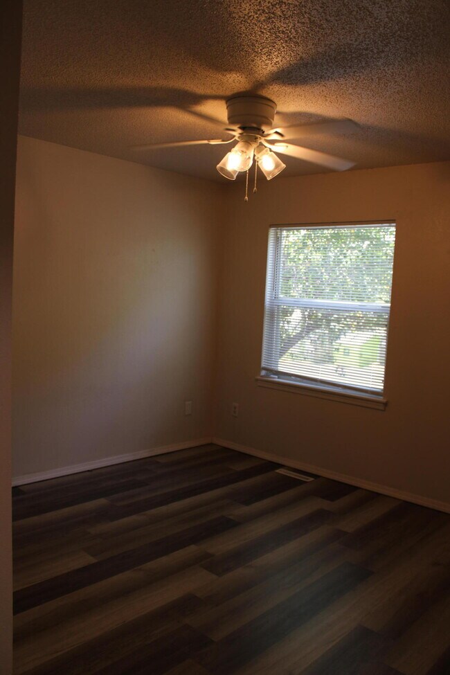 Building Photo - 101 Sweet Gum