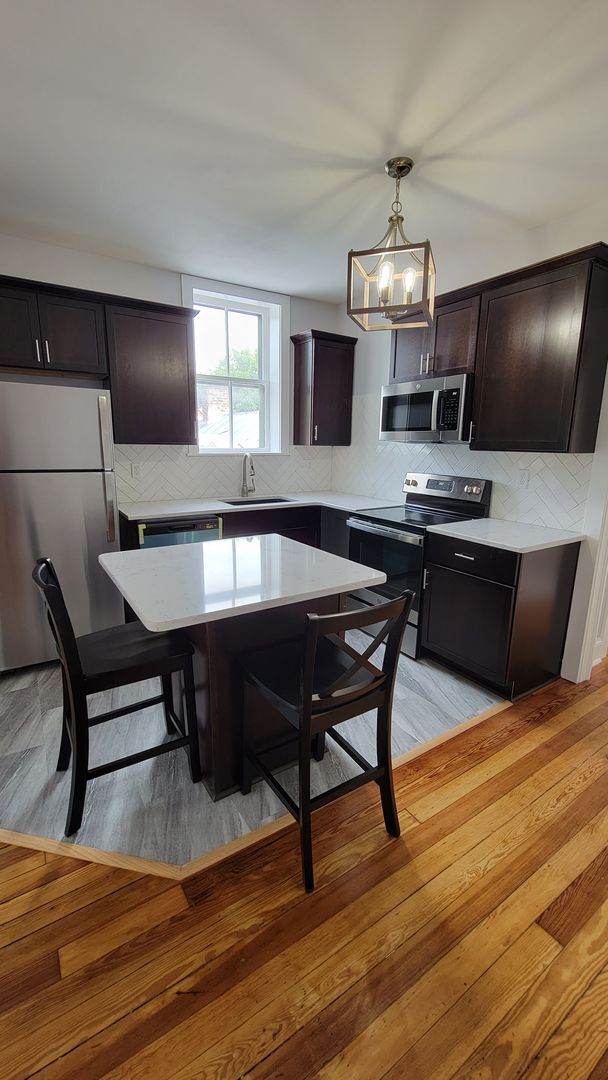 Building Photo - Beautiful Downtown Apartment for Rent!