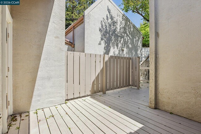 Building Photo - 1541 Moraga Way