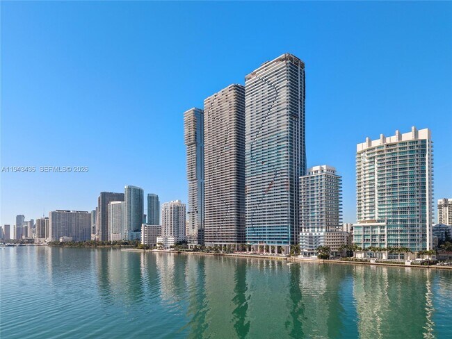 Building Photo - 700 NE 24th St