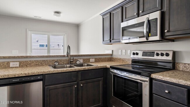Building Photo - Townhome In BOYINGTON PLACE!
