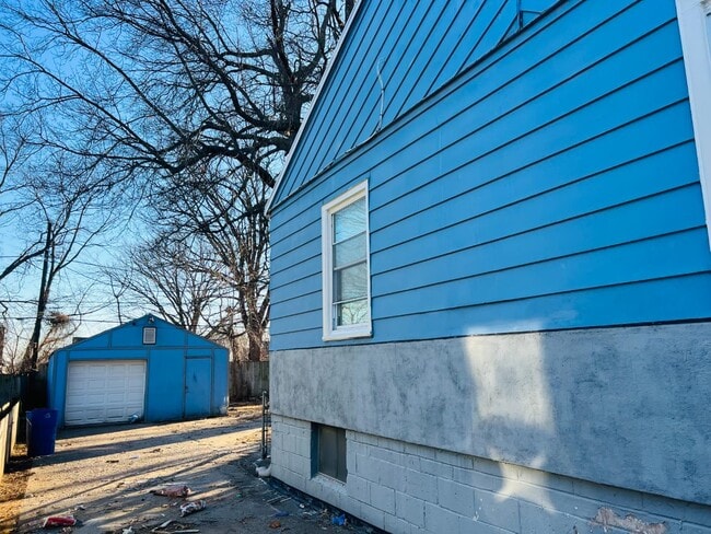 Building Photo - 4219 E 68th Terrace