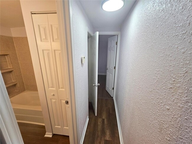 Building Photo - 939 Green Mt Ln