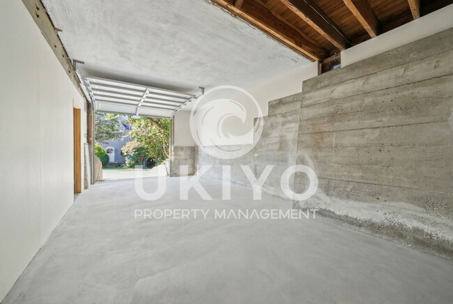 Building Photo - 860 Portal Ave