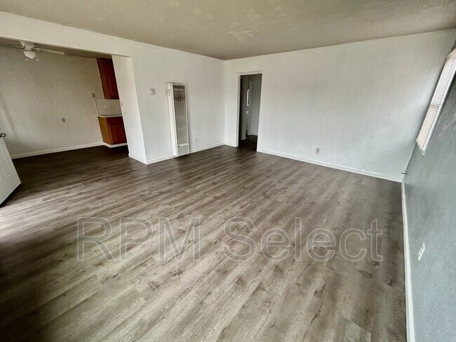 Building Photo - 164 Rounds St