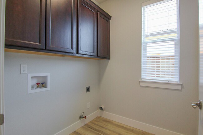 Building Photo - New Home for Rent in Redding CA | Solar, 2 Car Garage, Covered Patio, No Pets