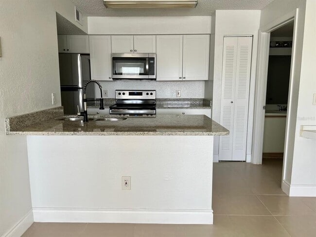 Building Photo - 2218 Grand Cayman Ct