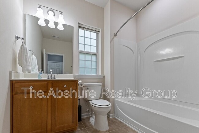 Building Photo - 8611 Macedonia Lake Dr