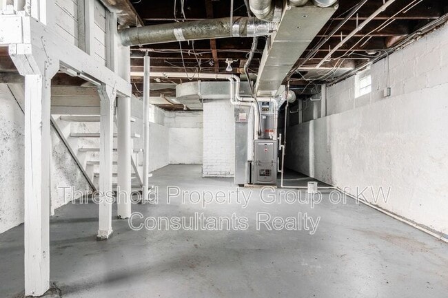 Building Photo - 479 Siebert St