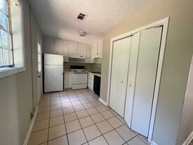 Building Photo - 68 Cedar Hill Cir