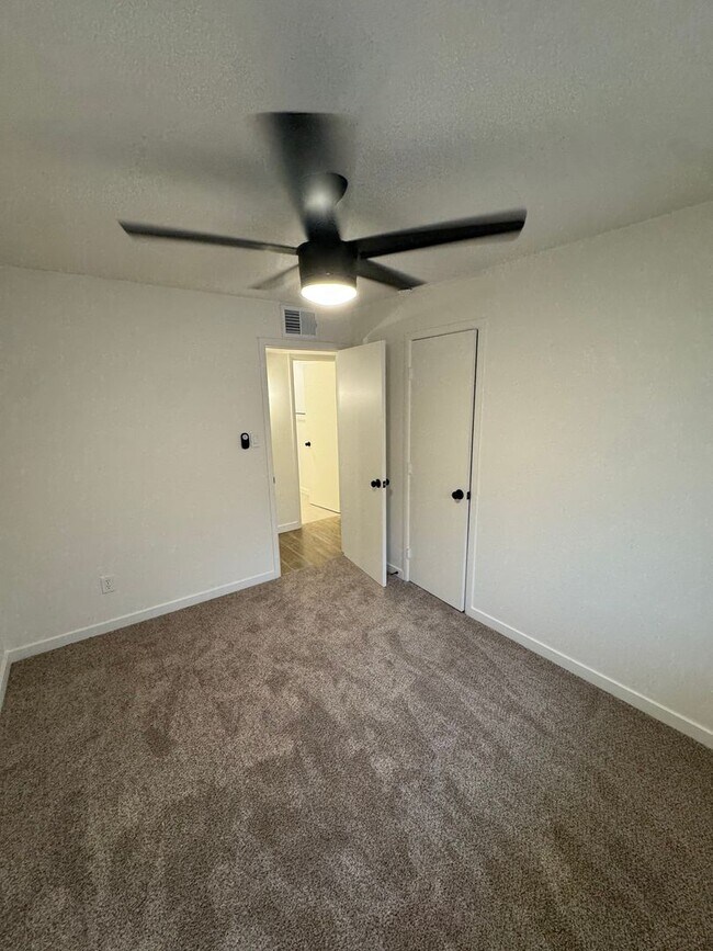Building Photo - Fully upgraded home with garage!