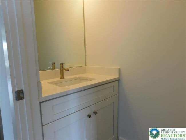 Building Photo - 1674 Best Pl