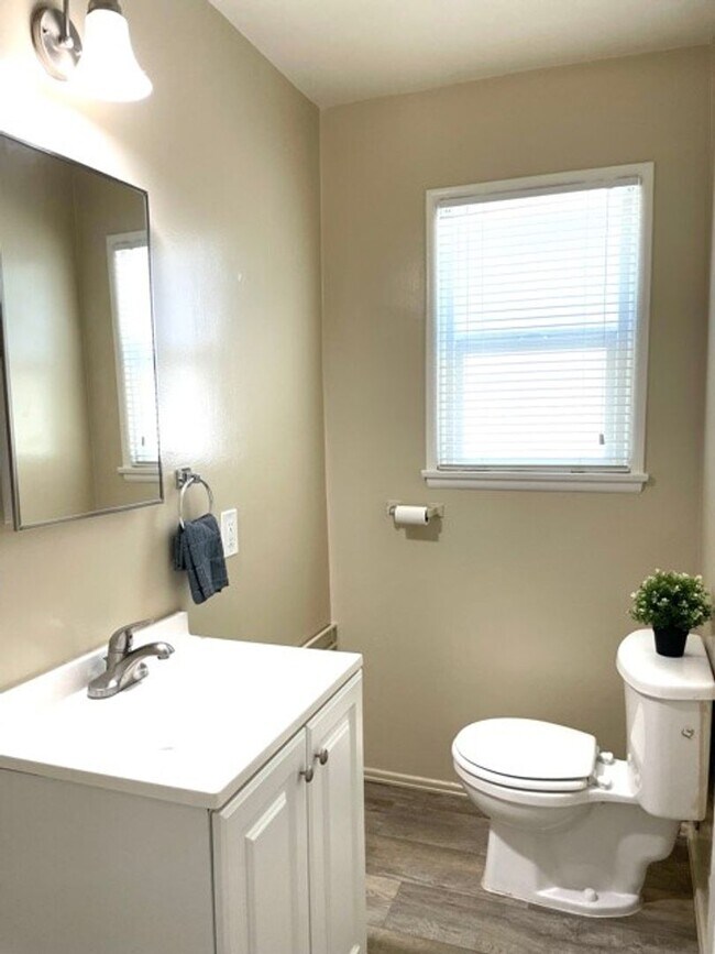 Building Photo - 4453 W 159th St