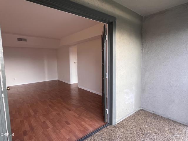 Building Photo - 330 S Mentor Ave