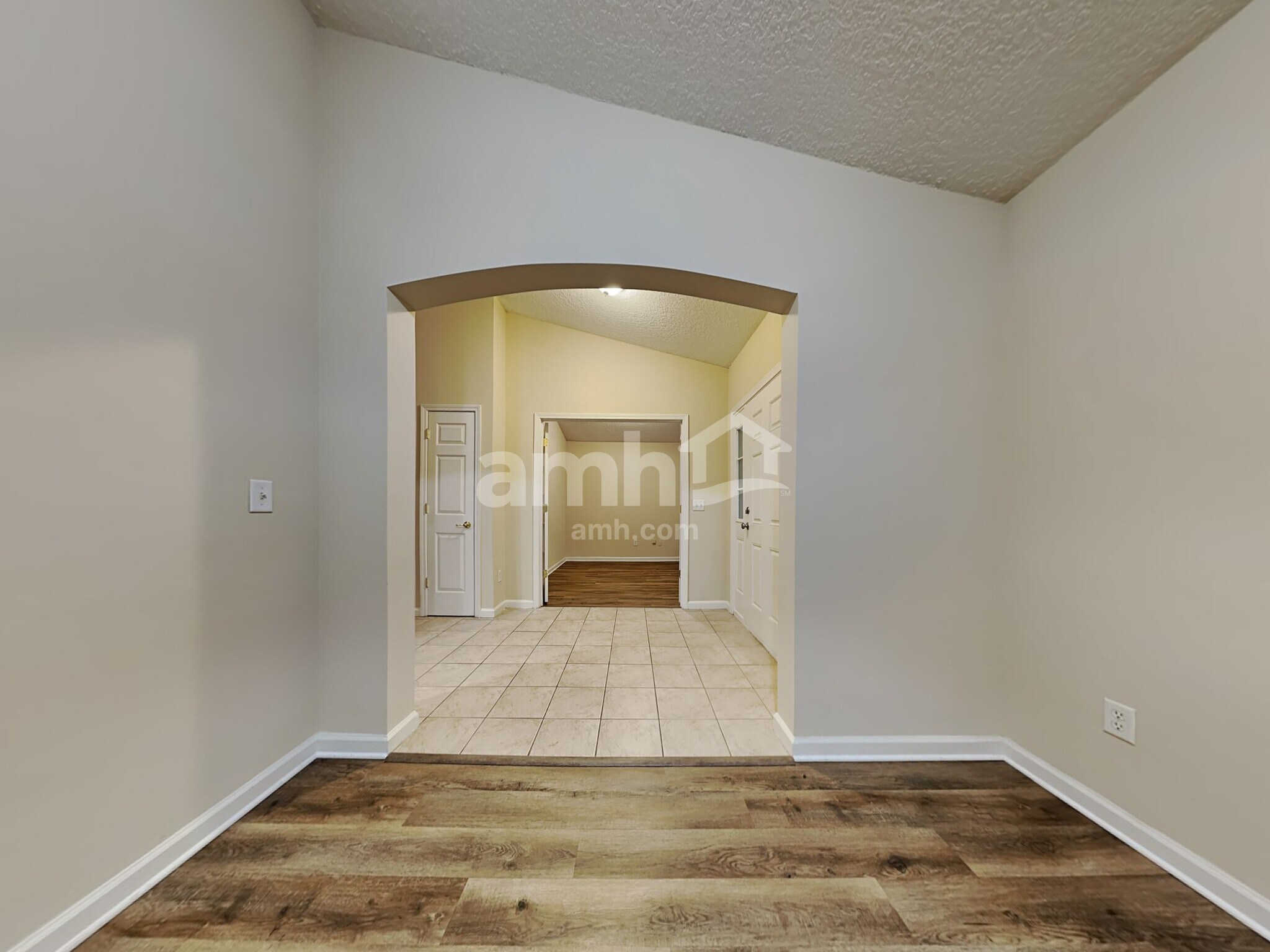 Building Photo - 2884 Alaskan Way