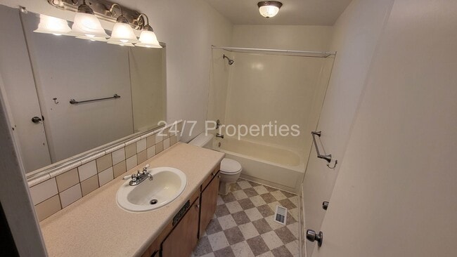 Building Photo - 3BD I 2BA Home w/ Large Yard - Beaverton!