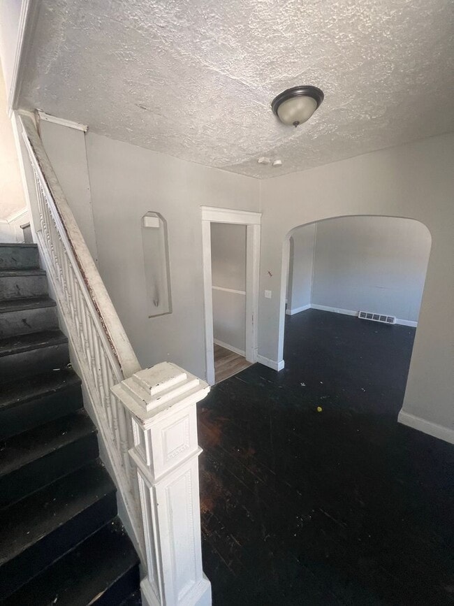 Building Photo - 839 E 146th St