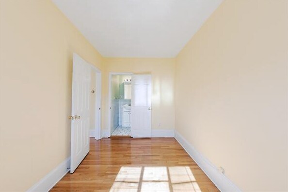 Building Photo - 511 Beacon St