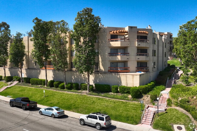 6960 Golfcrest Dr - Lomas Del Cerro