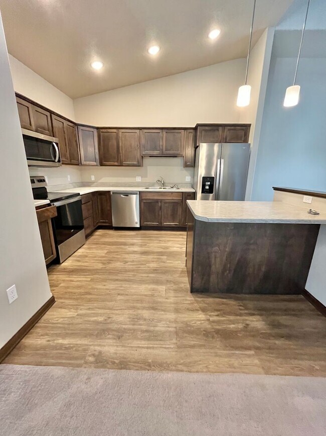 Building Photo - 3 Bed/2.5 Bath Townhome For Rent!
