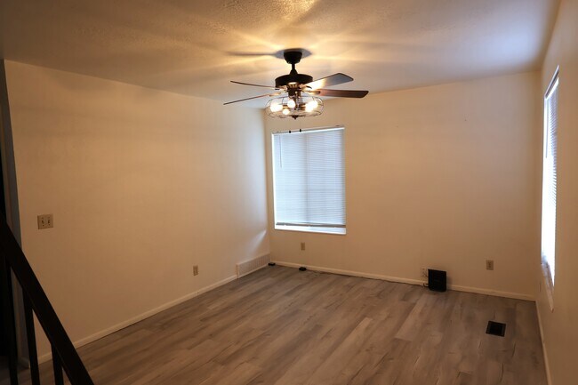 Building Photo - 1060 N 375 W