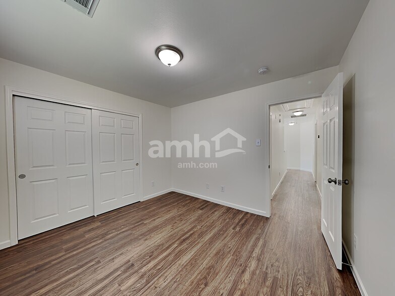 Building Photo - 11731 Rolling Stream Dr