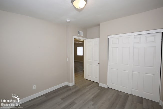 Building Photo - Charming 2Bdm 1Ba Located in Central Las Vegas